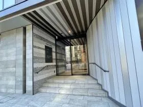 CRANE CORNERビルの外観