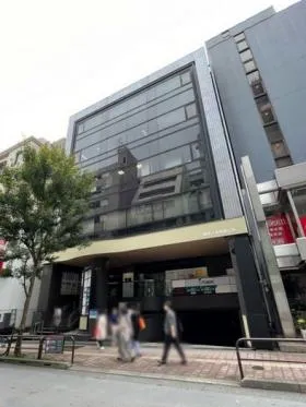御茶ノ水駅前ビルの外観