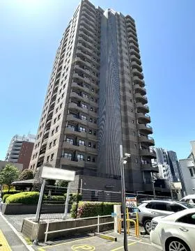 センテニアルタワービルの外観