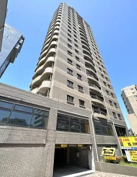 センテニアルタワービルの外観