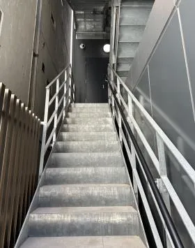 HOYO新虎ビルの外観