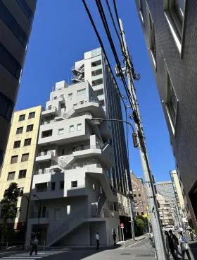 HOYO新虎ビルの外観