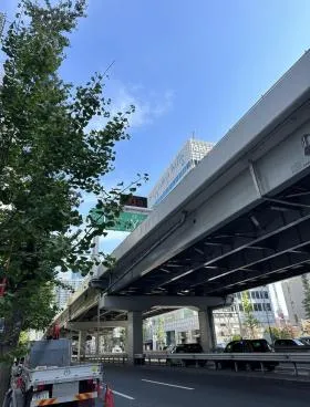 シークエル六本木ビルの外観