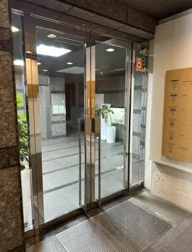 峰ビルの外観