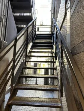 峰ビルの外観