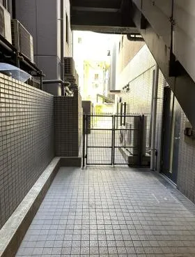 峰ビルの外観