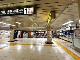 淡路町駅