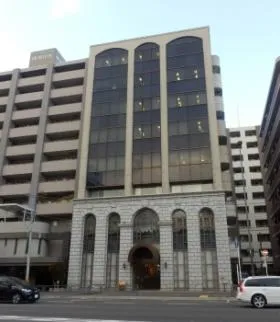 産和ビルの外観
