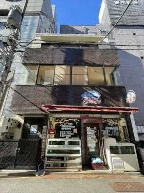 秋山ビルの外観