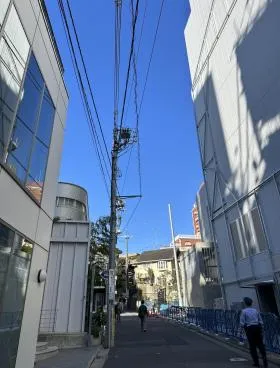 J6ビルの外観