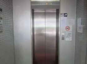 鶴見ビルの外観