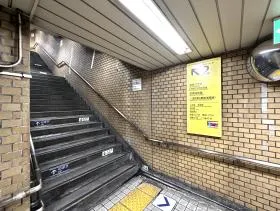 出入口2から地上に出る