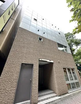 KCMビルの外観