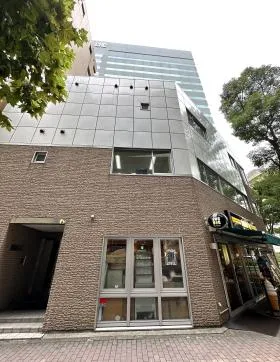 KCMビルの外観