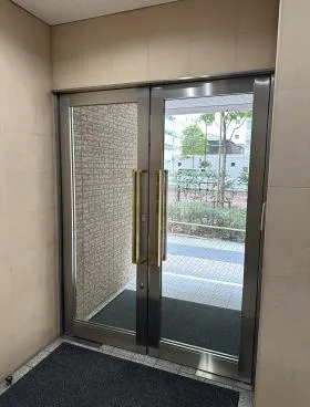 KCMビルの外観