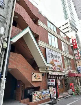 フォースワンビルの外観