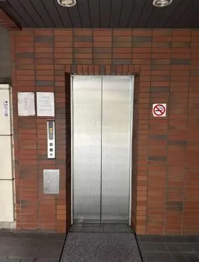 フォースワンビルの外観