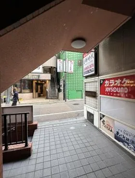 フォースワンビルの外観