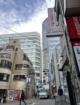フォースワンビルの外観