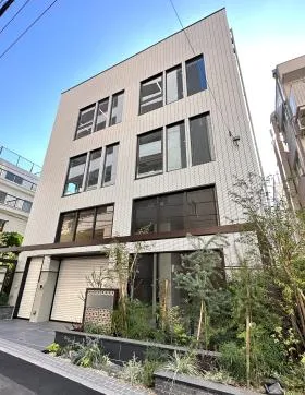URABANKARAビルの外観