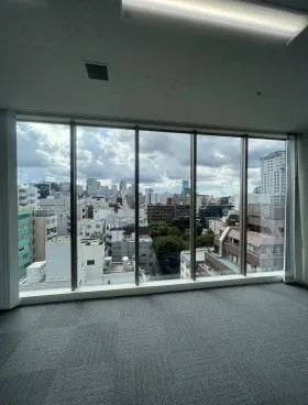 クロスシー新宿御苑前の外観