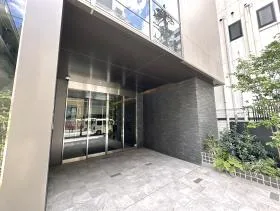 クロスシー新宿御苑前の外観