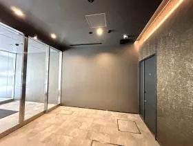 クロスシー新宿御苑前の外観