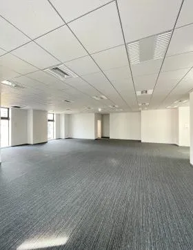 JS神田多一ビル(旧:城南信用金庫 神田支店)の外観