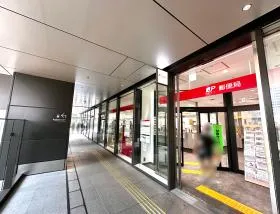 郵便局を通過、少し直進すれば当ビル着