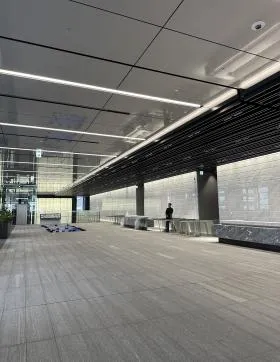 横浜シンフォステージ ウエストタワービルの外観