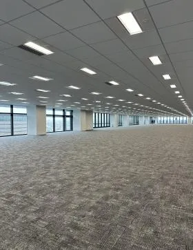 横浜シンフォステージ ウエストタワービルの外観