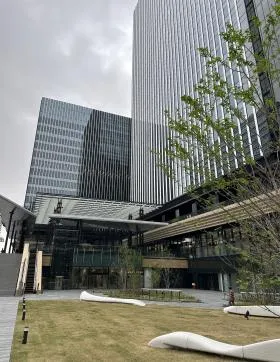 横浜シンフォステージ ウエストタワービルの外観