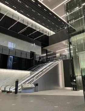 横浜シンフォステージ ウエストタワービルの外観