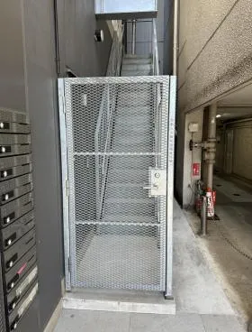 P’s GAIENMAEビルの外観