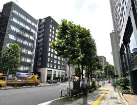 地上に出たら新大橋通り沿いを直進する