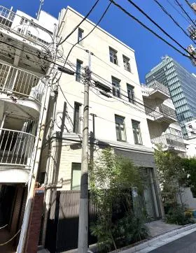 モダンテラス南青山ビルの外観