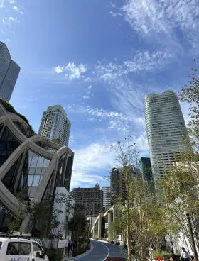 麻布台ヒルズ ガーデンプラザBビルの外観