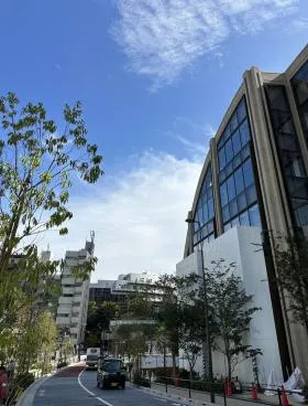 麻布台ヒルズ ガーデンプラザBビルの外観