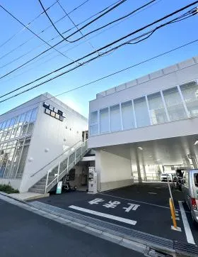 フィル・パーク表参道テラスビルの外観