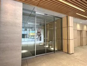 水道橋BUSINESS CUBEビルの外観