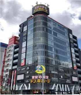 栄ナナイロビルの外観