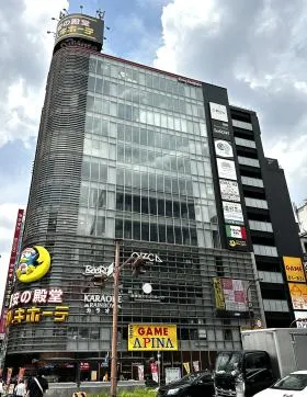 栄ナナイロビルの外観