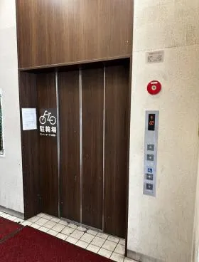 栄ナナイロビルの外観