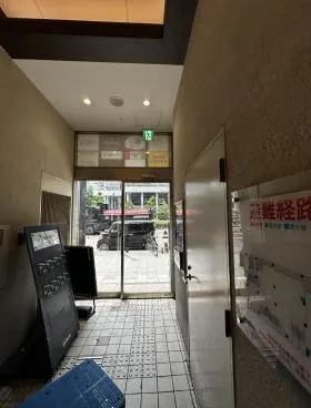 栄ナナイロビルの外観