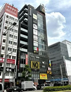 栄ナナイロビルの外観