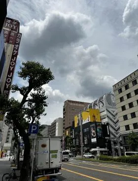 栄ナナイロビルの外観