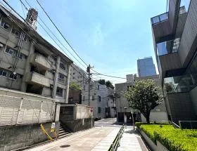 赤坂メープルヒルビルの外観