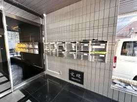 THE HUB田町BASEビルの外観