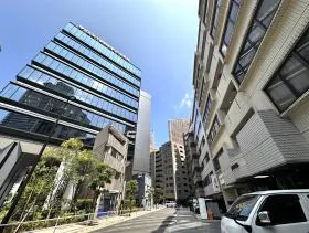 THE HUB田町BASEビルの外観