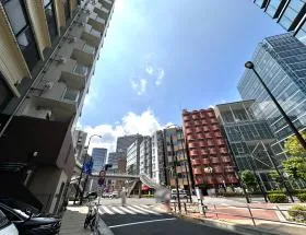 THE HUB田町BASEビルの外観